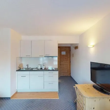 Chesa Chuna D'en Apartment